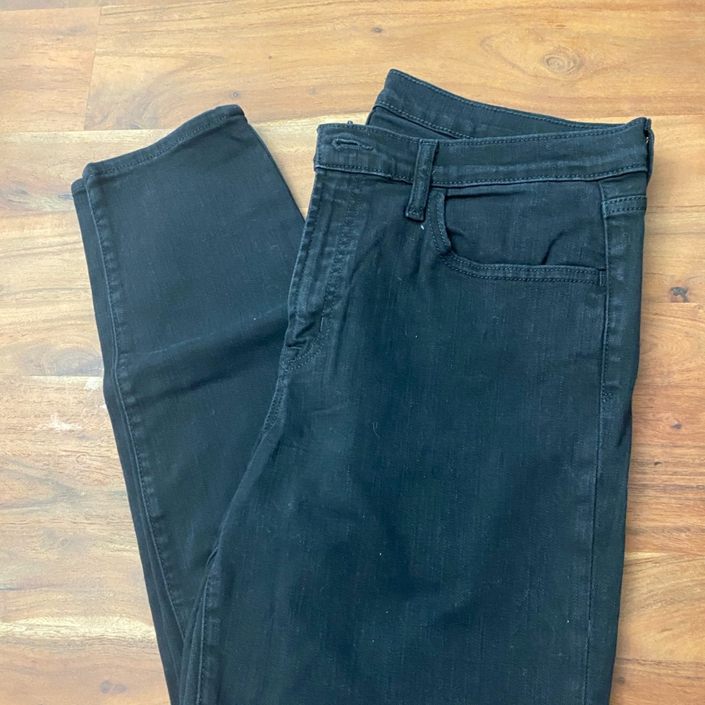 Mid Rise True Skinny Jeans in Absolute Black